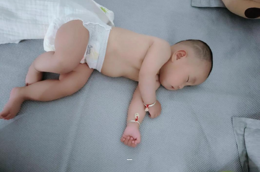 临邑宝宝先长上牙还是下牙